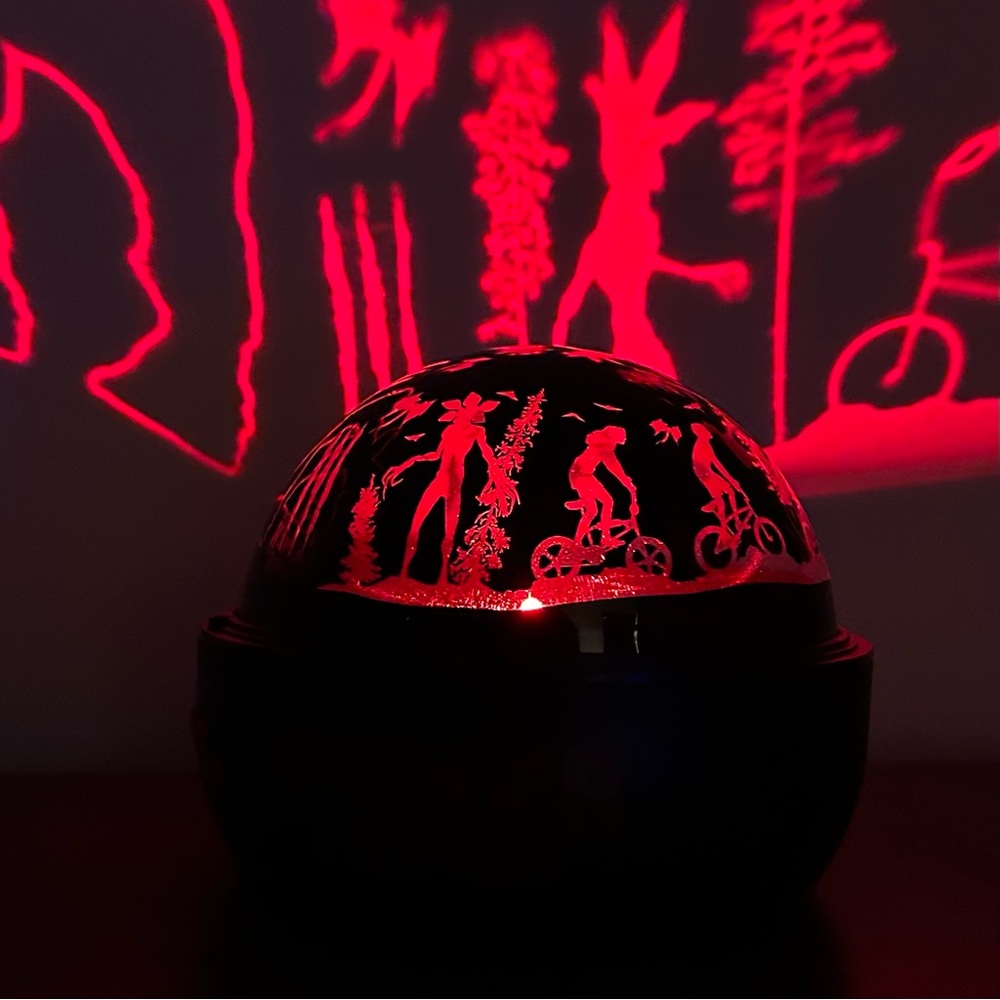 Stranger Things Halloween LED Shadow Lights Spinning Globe - Picture 5 of 9